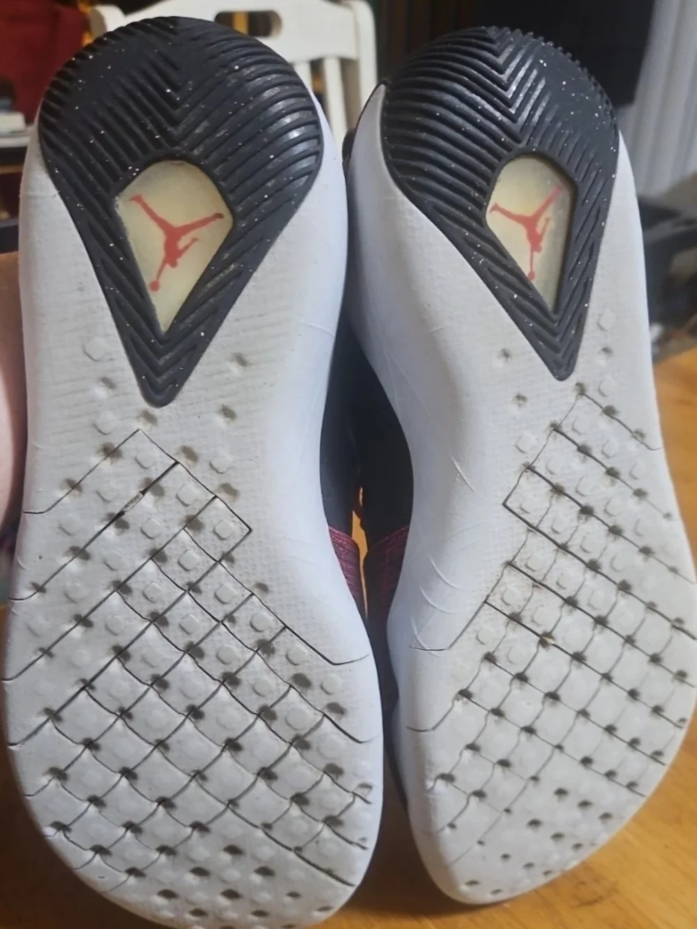 Jordan Men's Athletic Shoe in Red and Gray